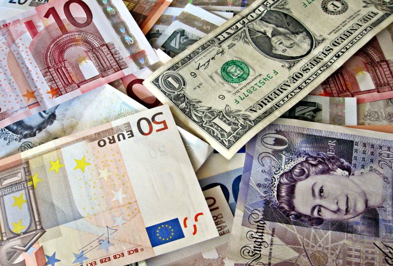 قیمت-دلار،-یورو-و-۴۴-ارز-دیگر-امروز-۲۹-فروردین-نرخ-رسمی-۳۲-ارز-کاهش-یافت