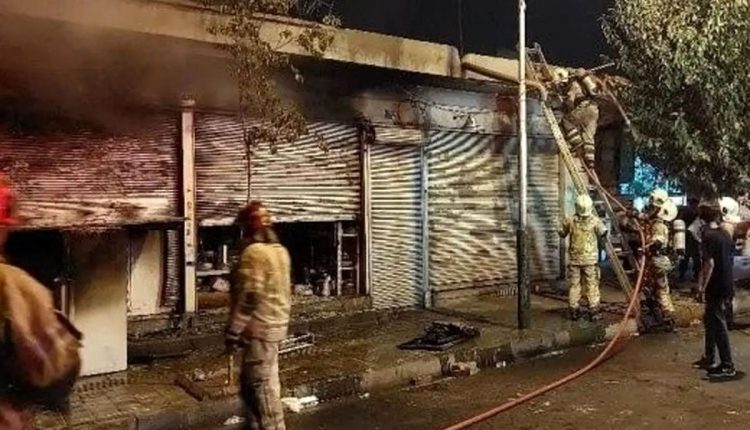 آتش سوزی چندین مغازه در خیابان انقلاب تهران.