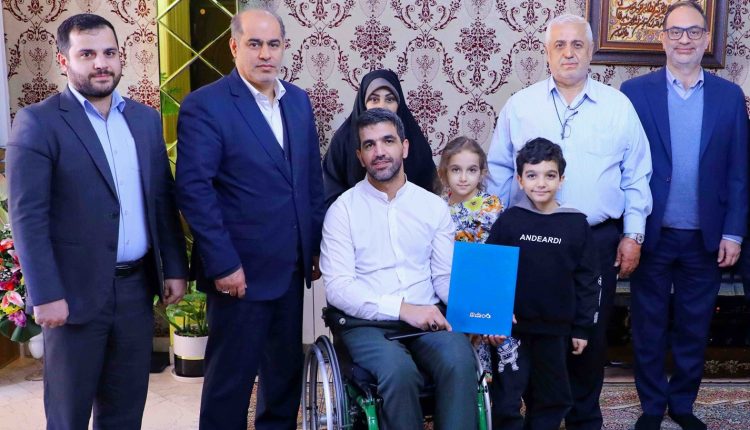 دیدار سرپرست بانک دی با جانباز «هادی خیاط‌‌‌‌زاده»