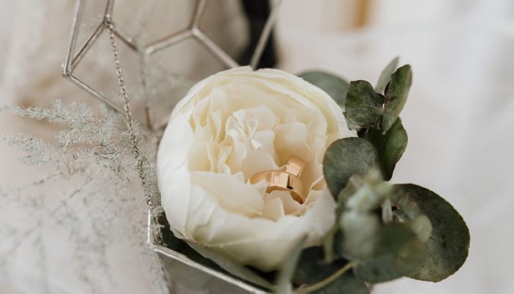 بهترین-هدیه-شب-یلدا-برای-عروس