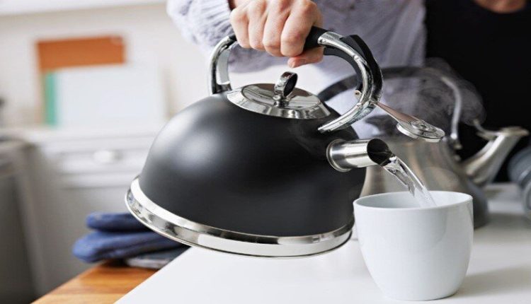 آیا-دو-بار-جوشاندن-آب-برای-درست-کردن-چای-مضر-است؟
