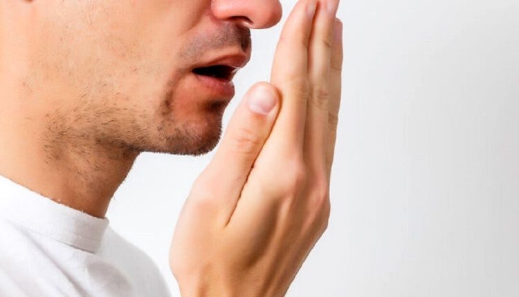 آیا-مسواک-به-تنهایی-در-رفع-بوی-بدن-دهان-موثر-است؟