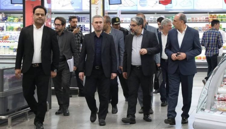 بازدید شهردار منطقه ۵ از فروشگاه شهروند
