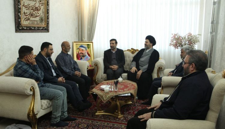 دیدار طحان‌نظیف با خانواده شهید جلالی‌فر
