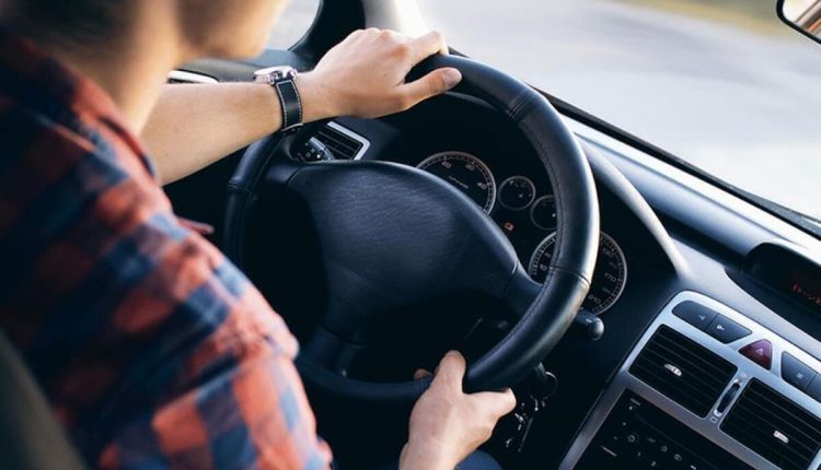 نحوه-صحیح-ترمزگیری-در-سرعت_های-بالا-و-پایین-نکات-ایمنی-در-حین-رانندگی