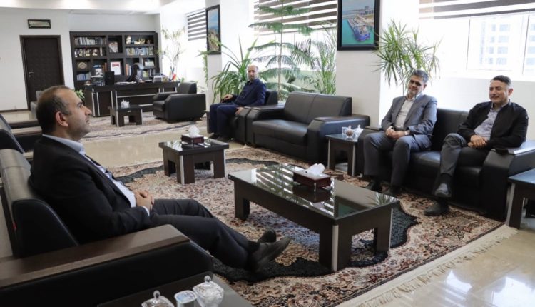 دیدار دیدار معاون مسکن و عمران شهری بنیاد مسکن با مدیرعامل سازمان منطقه آزاد انزلی