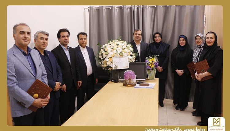 تجلیل از پزشكان بانك صنعت و معدن